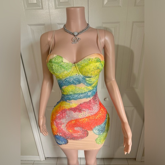 Luxe Crystal Dress

Rhinestone & Crystal detail

Has stretch

Fits true to size - Picture 5 of 5